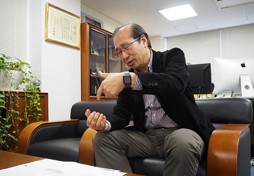 焦らず、根気よく研究を続ける大切さについて語る北川進博士