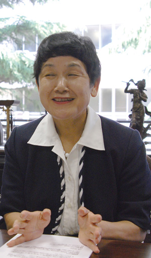 坂東眞理子 英文校正エナゴ トップ研究者インタビュー 英語論文校正