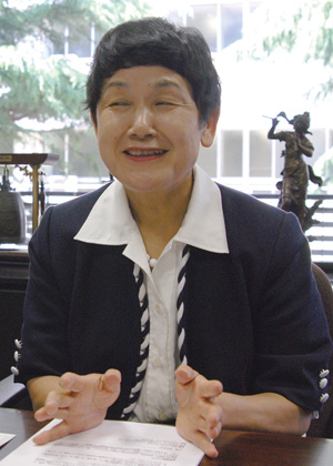 坂東眞理子 英文校正エナゴ トップ研究者インタビュー 英語論文校正